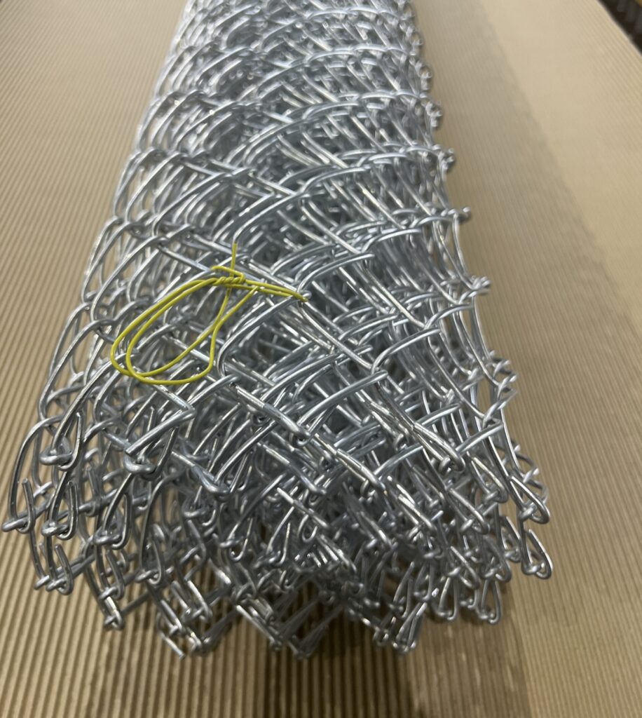 ステンレス製菱形金網の先端部分を拡大した写真